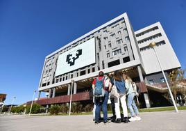 Fachada de uno de los campus de la UPV/EHU.