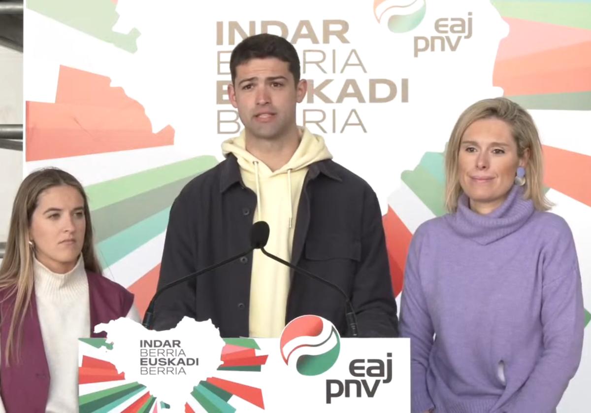 Beatriz Berlanga, Joseba Díez Antxústegi y Mireia Zarate.