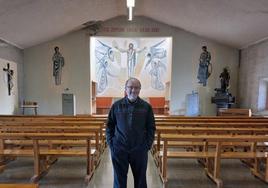 Luis Mari Eceiza, en la ermita Santo Cristo del barrio de Zamalbide.