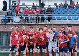 La plantilla rojilla posó satisfecha al final del partido en Beasain tras sumar un punto.