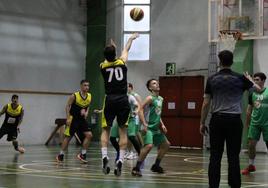 Los equipos de baloncesto eibarreses afrontarán un intenso final de temporada a la vuelta del parón.
