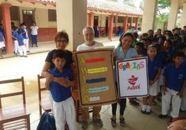 Mar Sola e Iñaki Bidegain en el anterior viaje a la Amazonía boliviana para trabajar con niños.