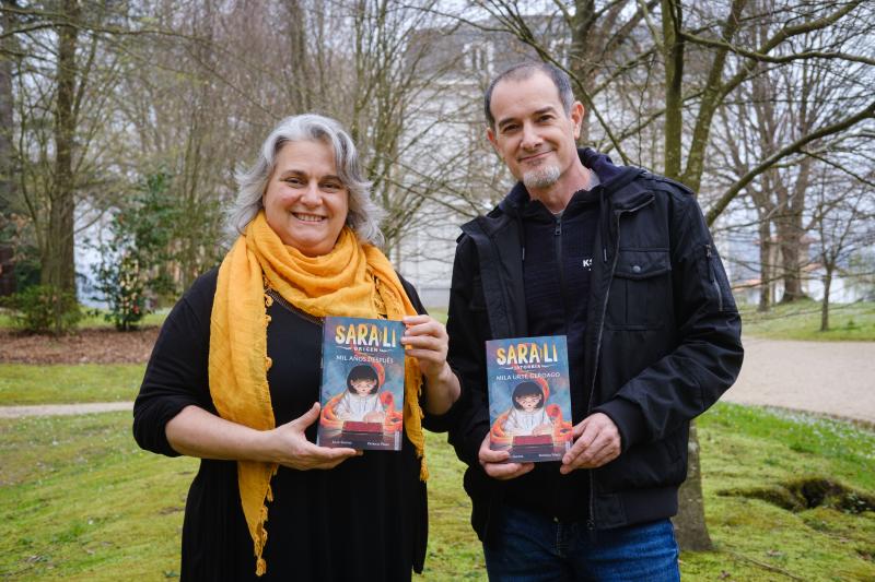 Patricia Pérez y Julio Santos presentan a 'Sara Li', la protagonista de su nueva saga para el público infantil.