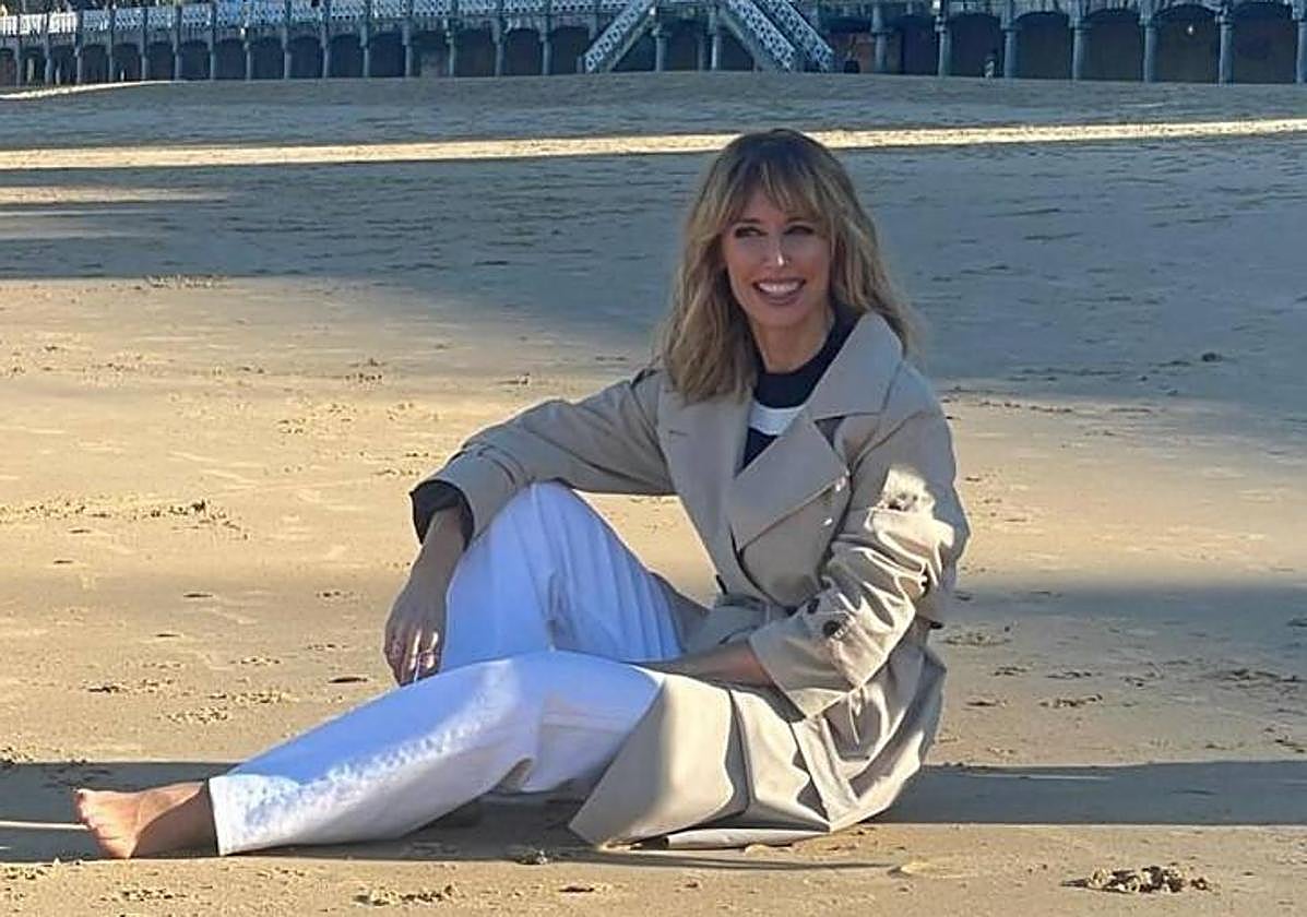 Emma García, en la playa de La Concha de San Sebastián.