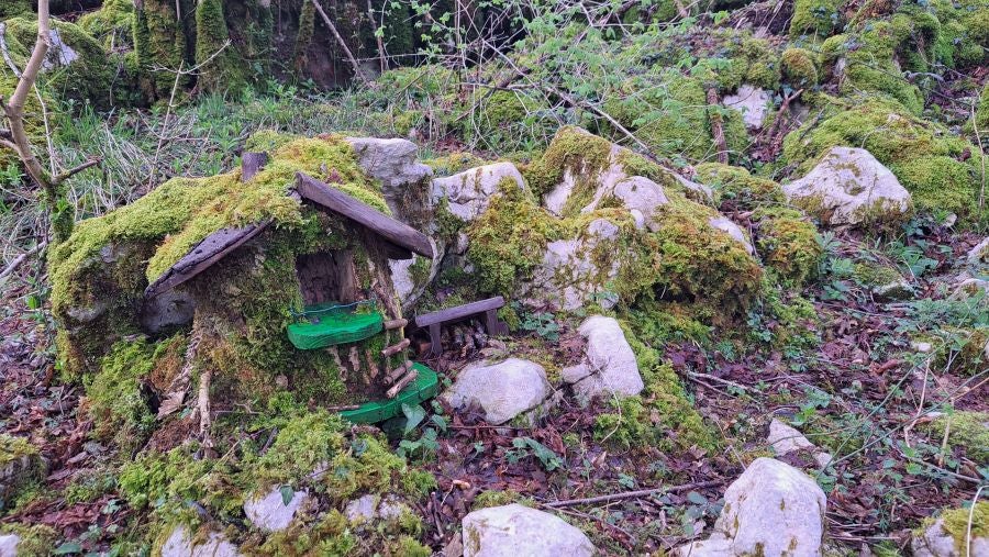 El monumento megalítico sobre la cima de Larrazpil