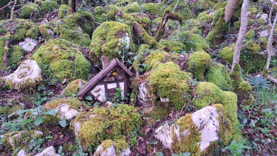 El monumento megalítico sobre la cima de Larrazpil