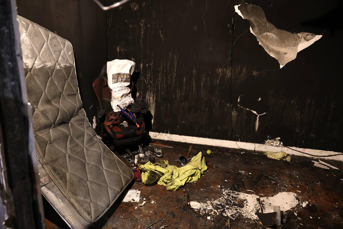 Así ha quedado la vivienda de Begoña Santos en Errenteria tras el incendio