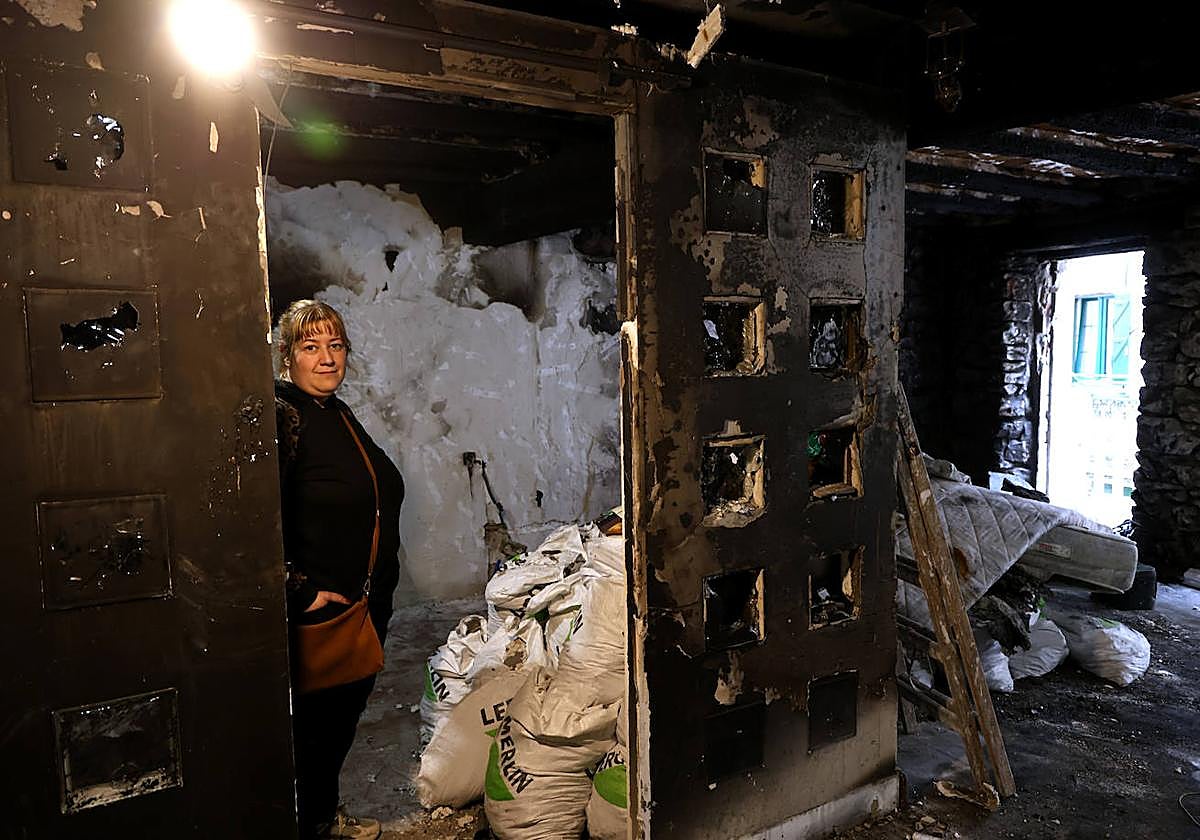 Así ha quedado la vivienda de Begoña Santos en Errenteria tras el incendio