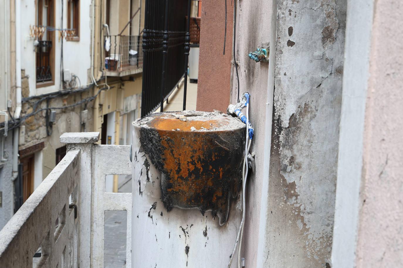Así ha quedado la vivienda de Begoña Santos en Errenteria tras el incendio