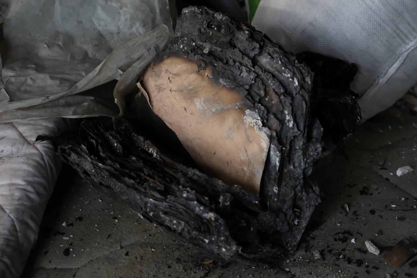 Así ha quedado la vivienda de Begoña Santos en Errenteria tras el incendio