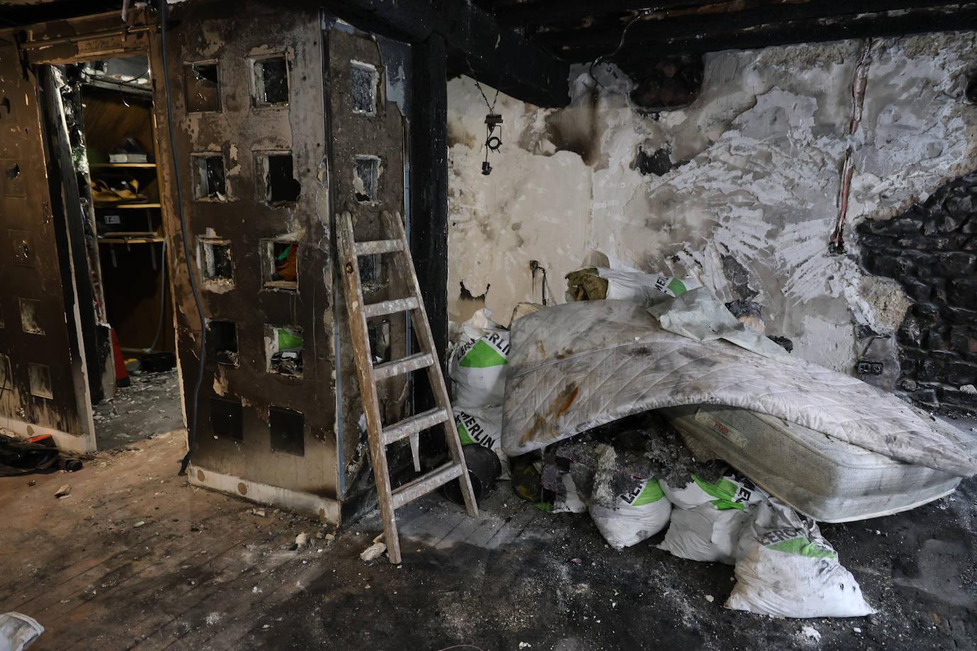 Así ha quedado la vivienda de Begoña Santos en Errenteria tras el incendio