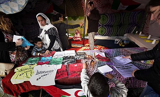 Imagen de archivo de una actividad solidaria realizada para recaudar fondos para el programa Oporrak Bakean y Tolosaldea Sahararekin.