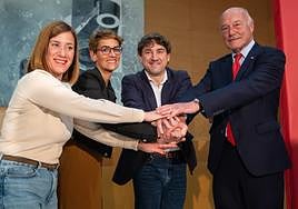 Cristina Laborda, María Chivite, Eneko Andueza y Alain Rousset, este lunes en Irun.
