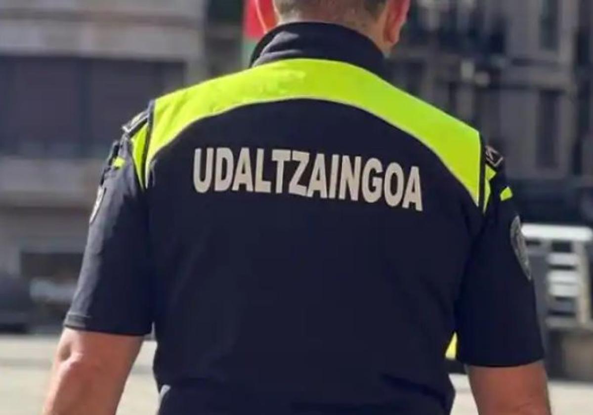 Un agente de la Guardia Municipal de Beasain.