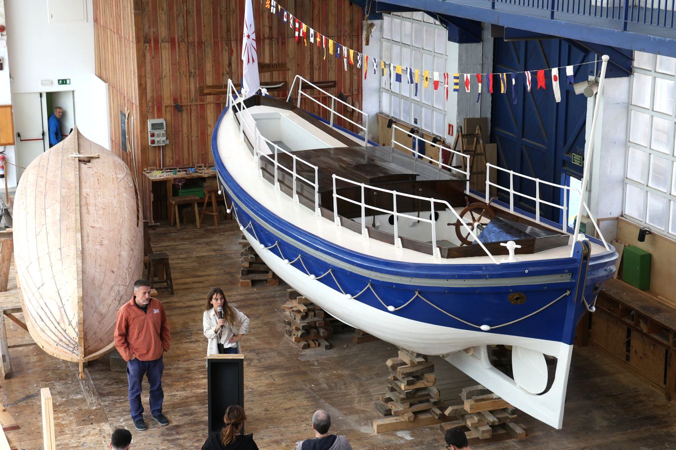 Así ha quedado restaurada la embarcación de salvamento marítimo de 1925