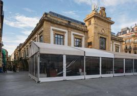 Fachada del mercado de La Bretxa.