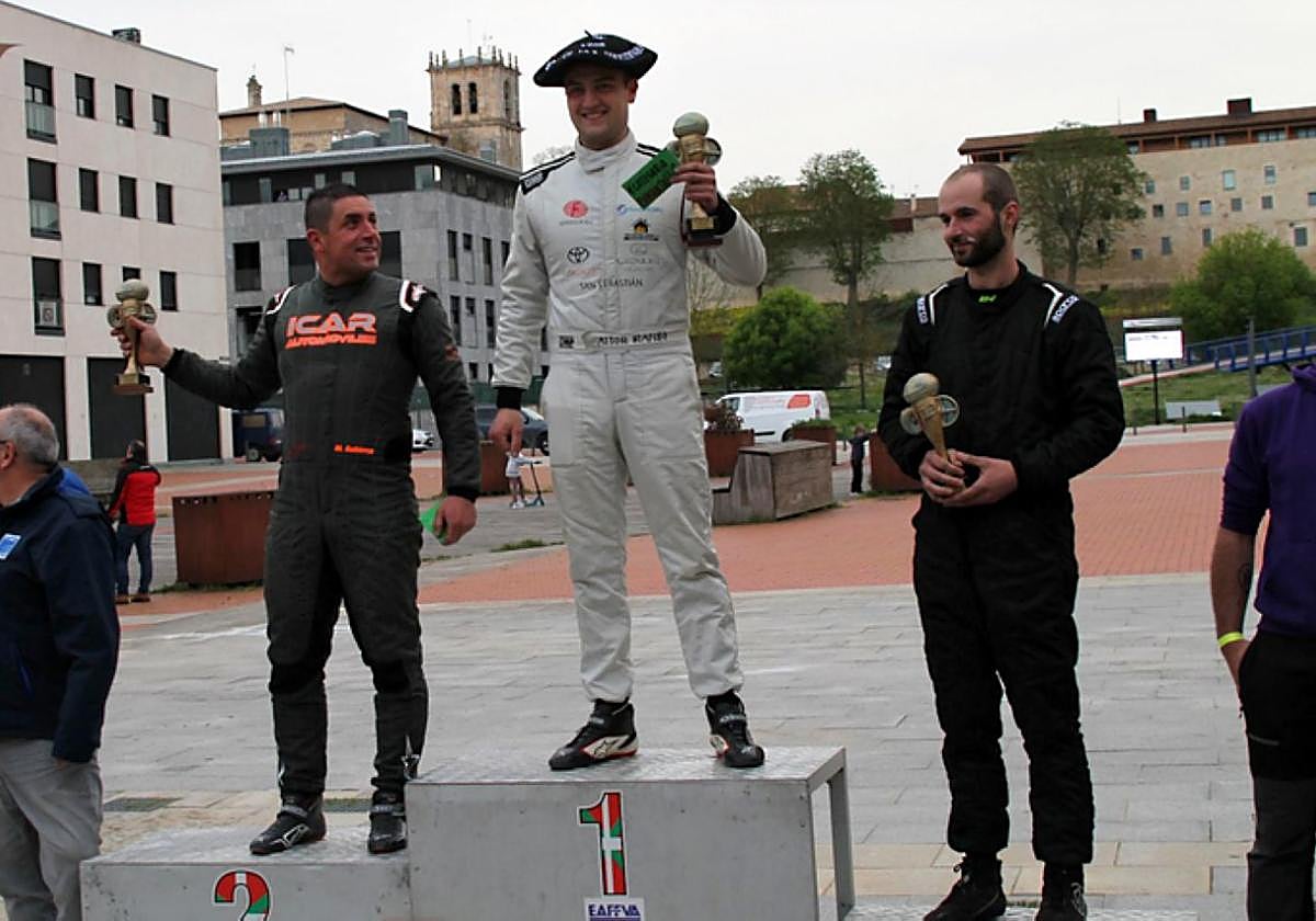 Manso, con la txapela de campeón de la Subida a Opakua.