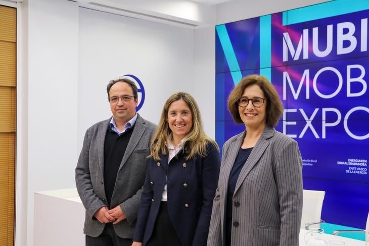 Igor Villarreal (Mubil), Ane Insausti (Diputación) y Monica Alday (Mubil Mobility Expo), en la presentación de hoy.