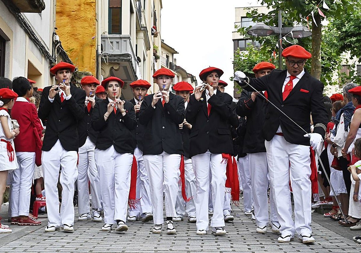 La Junta del Alarde público pide al Ayuntamiento de Irun que organice un Alarde igualitario