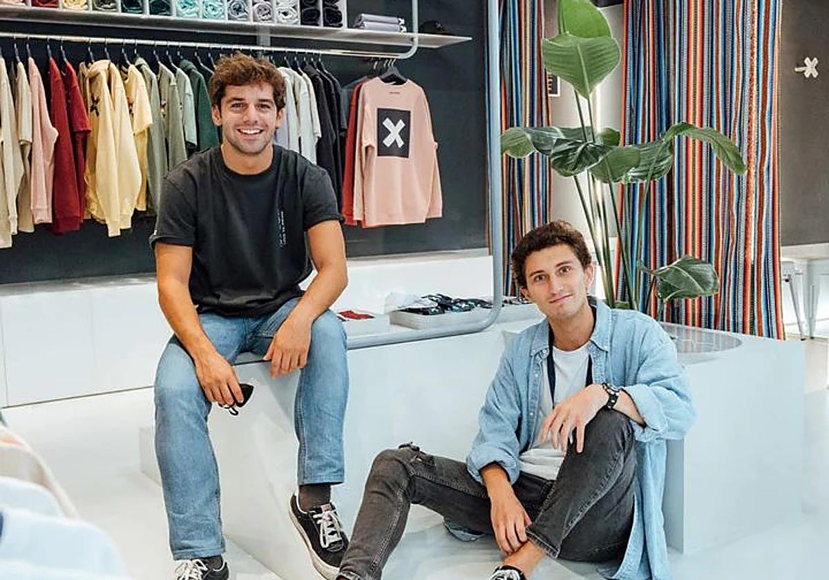 Nacho Rivera y Juan Fernández-Estrada, fundadores de Blue Banana, marca que abrirá tienda en San Sebastián en breve.