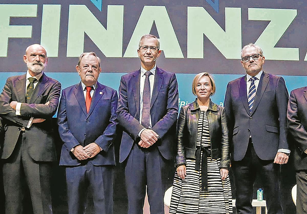 Lander Arteche, Pedro Azpiazu, Pablo Hernández de Cos, Ainara Basurko e Iñigo Barrenechea.