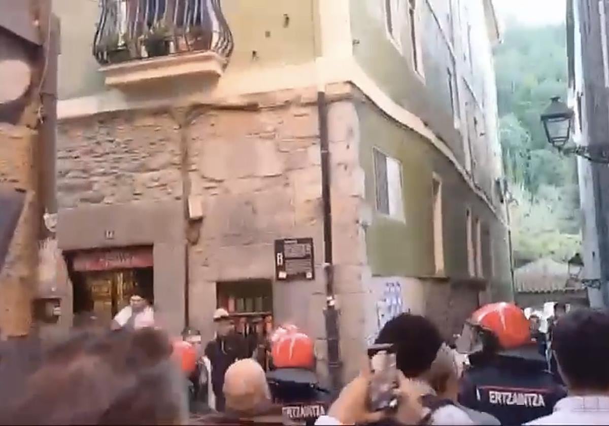 Momento en el que ha actuado la Ertzaintza.