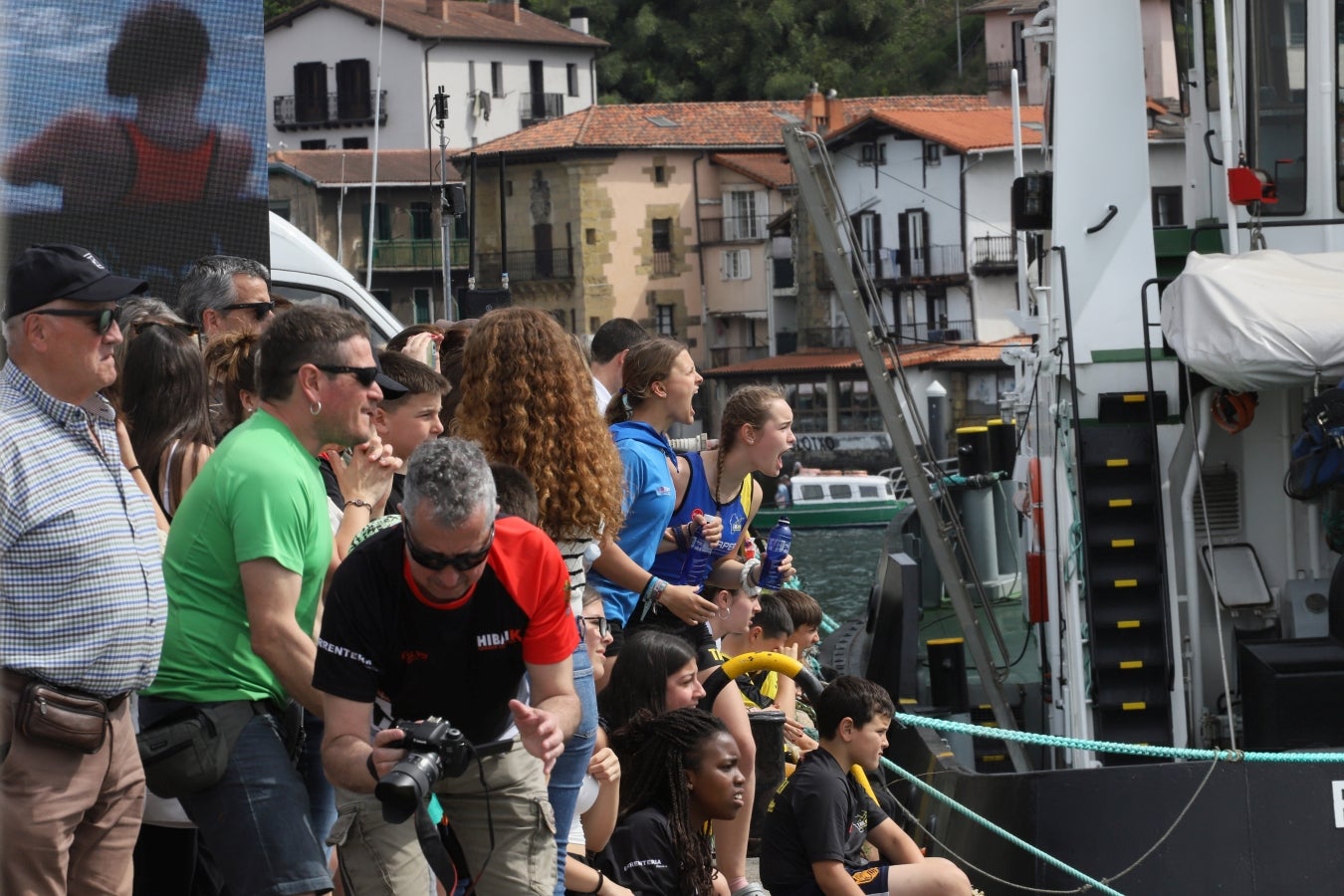 Inmejorable ambiente arraunlari en Pasai San Pedro