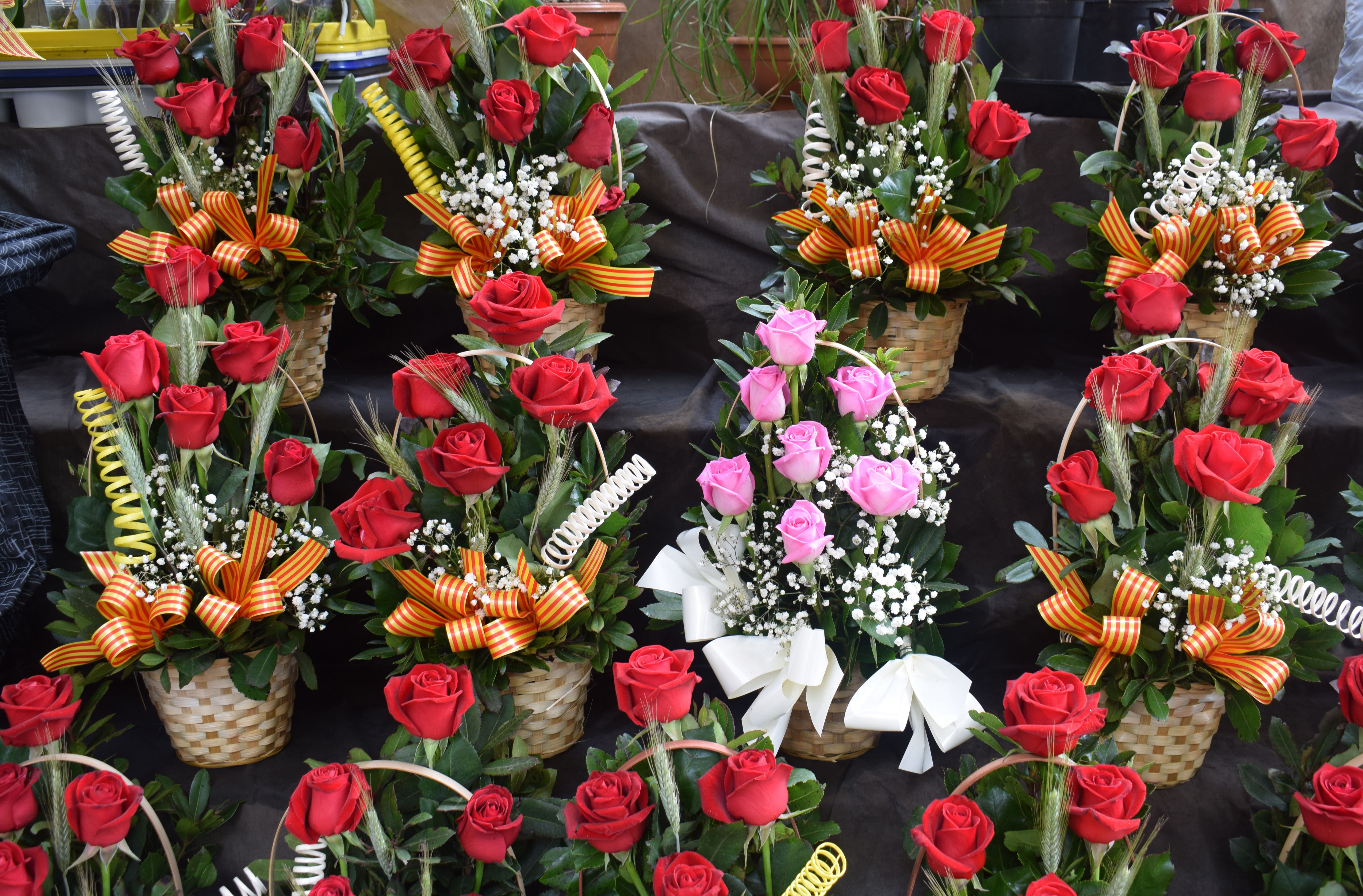 Flores en un escaparate de una tienda.