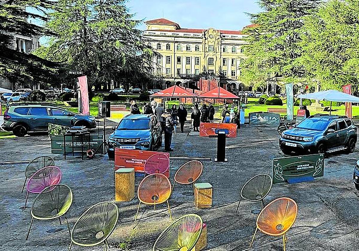 Dacia colabora con el Tour cultural en la UPV de Leoia