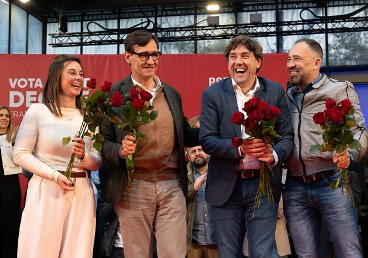 Aroa Jilete, Salvador Illa, Eneko Andueza y Denis Itxaso, en el mitin de este jueves en Eibar.