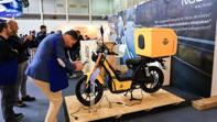 Las motos de Correos y Burger King