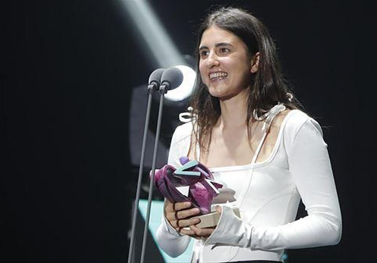 Izaro, MIN sarien galan.