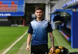 Cristian Gutiérrez ayer tras el entrenamiento del Eibar en Ipurua.