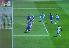 Fotograma del gol fantasma de Óscar que sacó Remiro. Después Latasa hizo el 1-1.