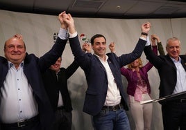 Imanol Pradales, en el centro, junto a Andoni Ortuzar e Iñigo Urkullu