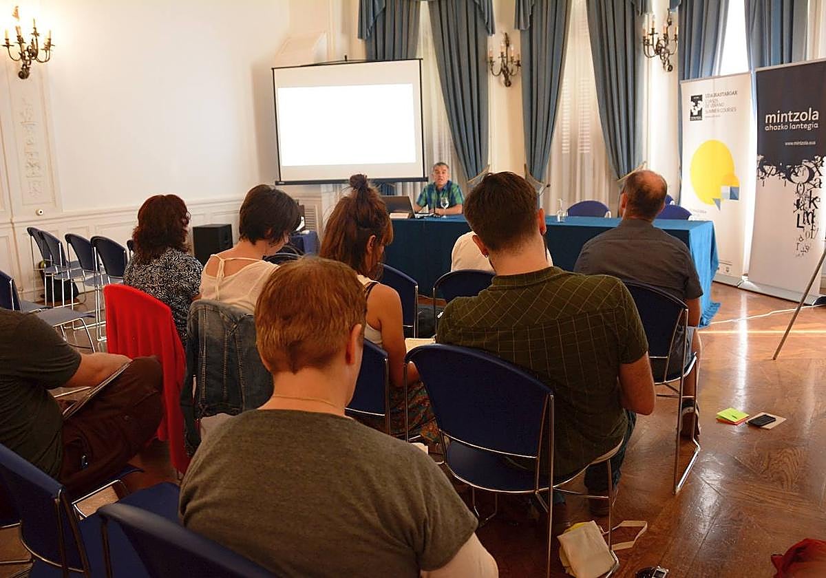 Bat-bateko bertsogintza garaikideaz hausnartzeko eta gogoetak partekatzeko gunea