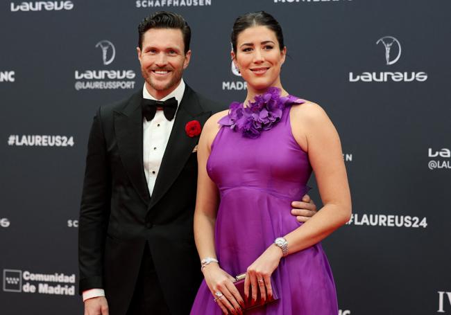 Garbiñe Muguruza antes de la gala de los premios Laureus junto a su futuro marido, Arthur Borges.