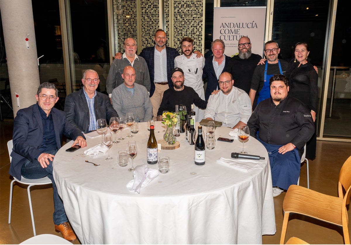 La embajada andaluza y sus anfitriones vascos en la cena celebrada en el Basque Culinary Center.