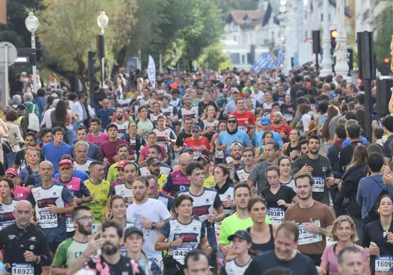 Los corredores volverán a poblar las carreteras durante el transcurso de la Behobia-San Sebastián.