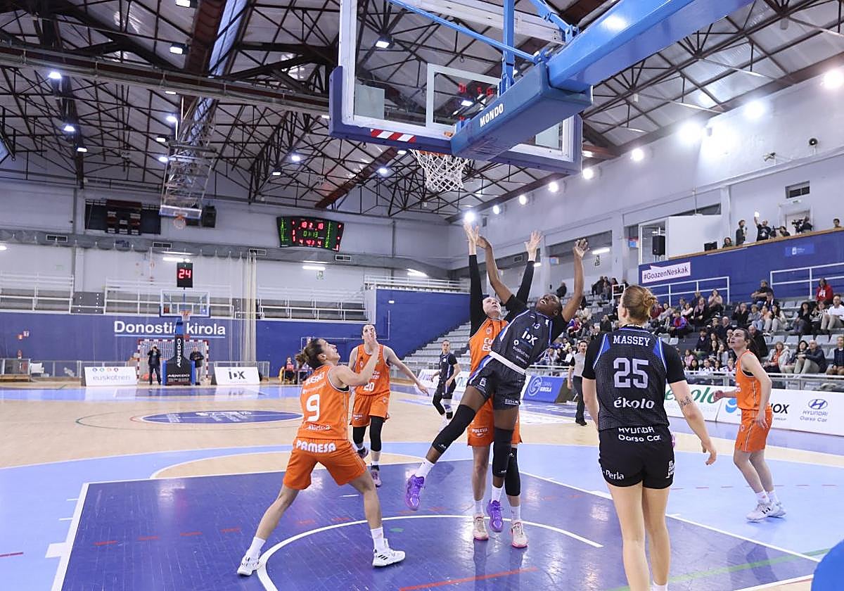 Mbulito, este jueves una de las destacadas, se hace un hueco en la pintura.