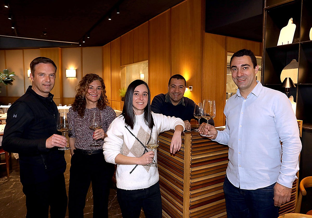 Tiago Amores (Asador Olivi), Ainhoa Velasco (El Diario Vasco), Lucía Marcilla (Restaurante Arzak), Martín Flea (Restaurante Ibai) y Javier Caneja (Restaurante Narru).