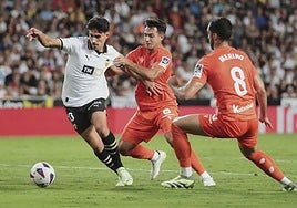 Acción del duelo de ida entre Real Sociedad y Valencia.