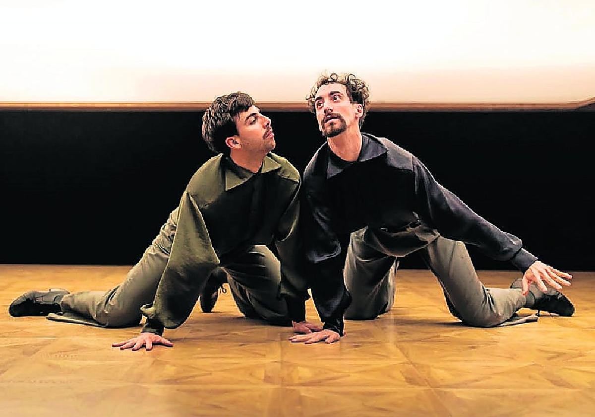 La pieza propone un estado de resistencia, como perros que se encuentran, que comparten alegría y dolor.