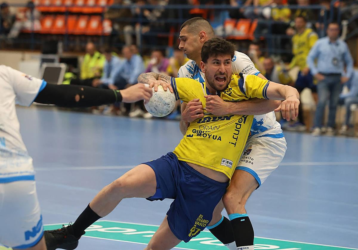 Un momento del reciente partido entre el Bidasoa Irun contra el Morrazo Cangas.