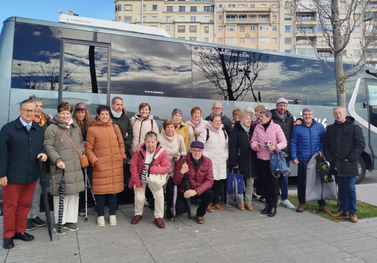 El grupo de urretxuarras, zumarragarras y legazpiarras a su llegada a Santander para disfrutar del concierto.