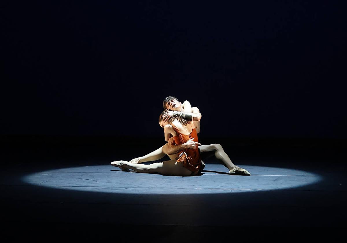 'Espartaco': Xenia Barbe y Marc Riera interpretaron un complejo paso a dos.