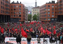 EHKS exhibe músculo en una multitudinaria protesta y censura «el empobrecimiento del proletariado»