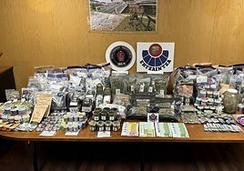 Material incautado en la operación Salgai en Irun en la que ha intervenido la Ertzaintza y la Policía Municipal de Irun.