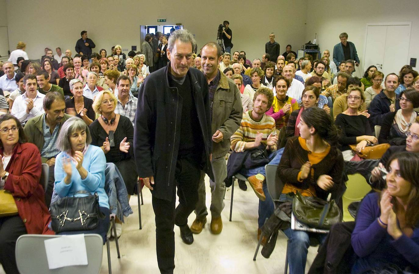 «Con mucho trabajo, o al menos muy ocupado. Saturado de cine... Mi condición de jurado en el Festival me ha impedido poder preparar la conferencia», se disculpaba al inicio de su conferencia en Okendo.