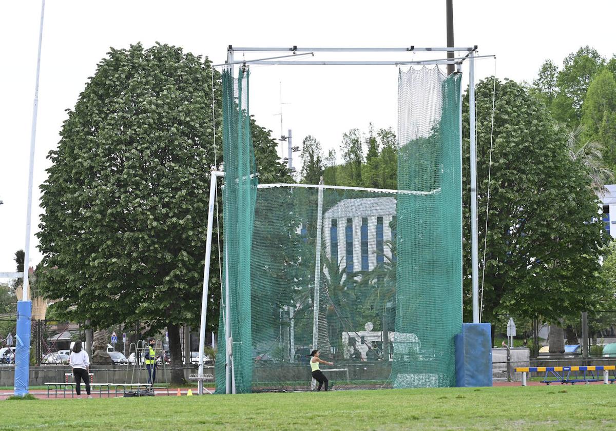 «Ya hay conversaciones abiertas para homologar la jaula del Miniestadio»